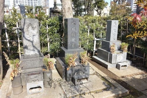 Lápidas en un cementerio de Tokio Lápidas en un cementerio de Tokio